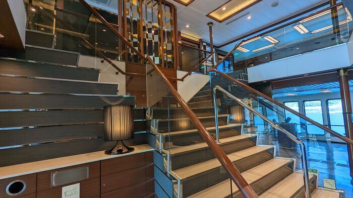 宇和島運輸フェリー　あかつき丸　ロビー