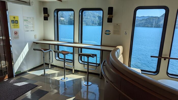 宇和島運輸フェリー　あかつき丸　ロビー