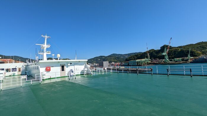 宇和島運輸フェリー　あかつき丸　デッキスペース