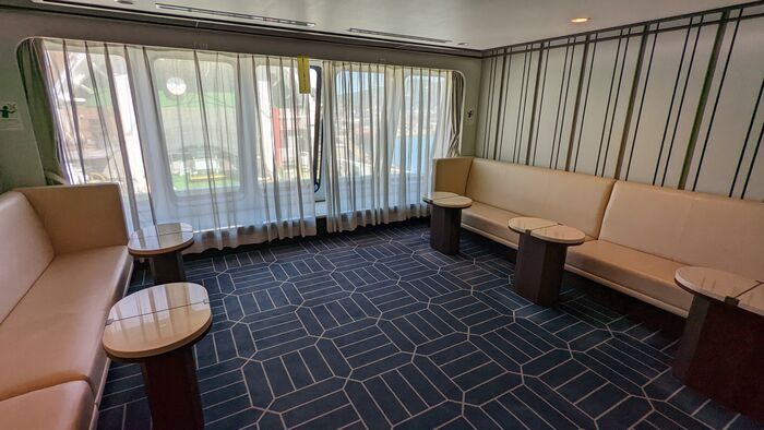 宇和島運輸フェリー　あかつき丸　ラウンジ