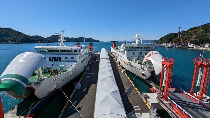 宇和島運輸フェリー　あかつき丸　八幡浜港フェリーターミナル