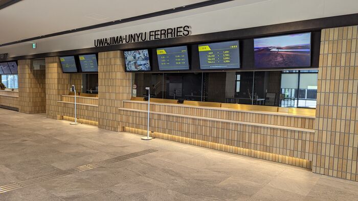宇和島運輸フェリー　あかつき丸　八幡浜港フェリーターミナル