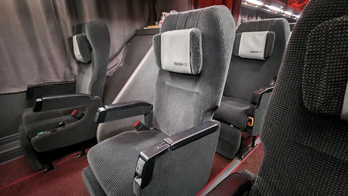 四国高速バス さぬきエクスプレス福岡号 3列独立シート