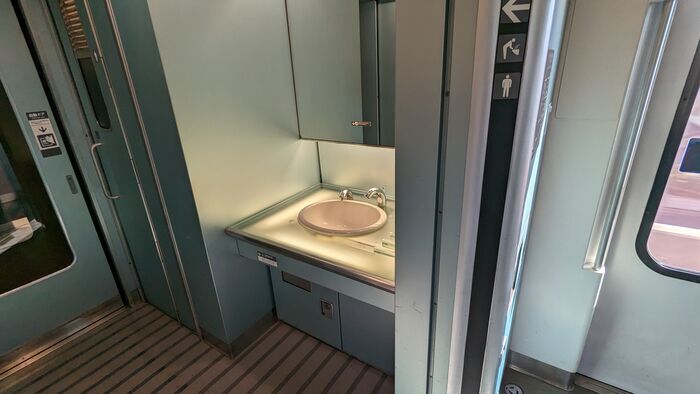 名古屋鉄道 ミュースカイ 2000系 デッキスペース