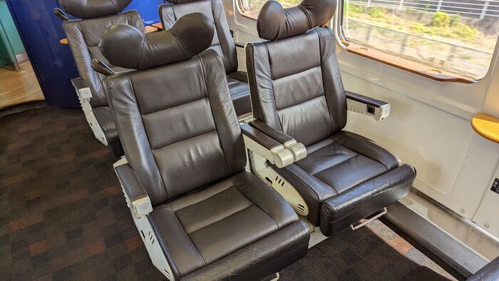 JR九州 883系 特急ソニック グリーン車