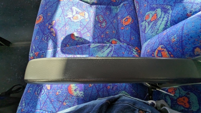 大分バス とよのくに号 4列シート