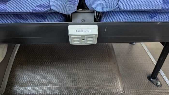 西鉄バス 天神~直方線 B高 4列シート コンセント