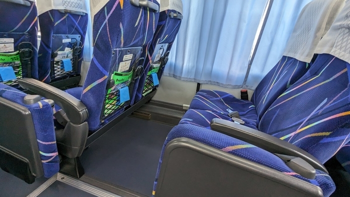 西鉄バス　わかくす号　セレガ　4列シート