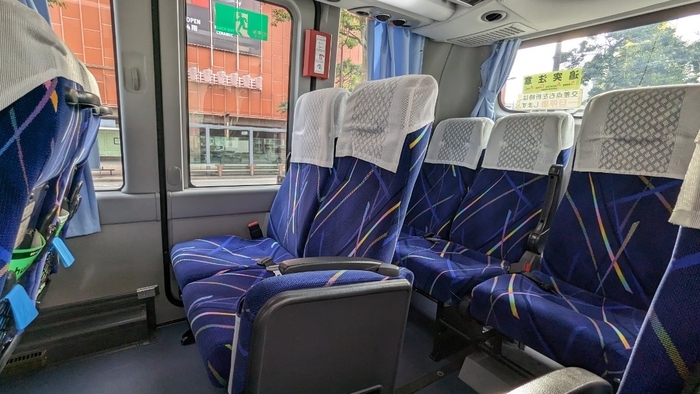 西鉄バス　わかくす号　セレガ　4列シート