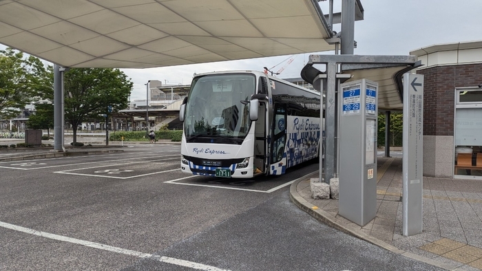 ペガサス号が発着する岡山駅西口27番のりば