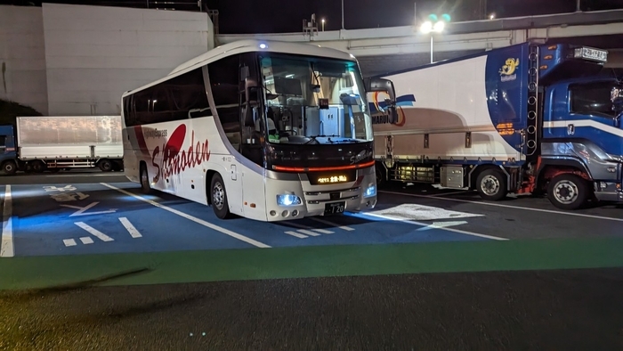 下電バスの夜行バス「ペガサス号」の日野セレガ
