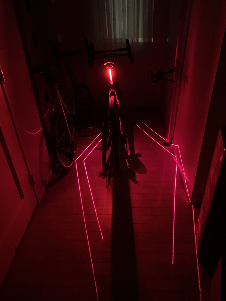 地面に模様を描く!? レーザーライトを購入してみた & リアライトのレビューいろいろ 編 【レビュー】【安全対策】 読むロードバイク