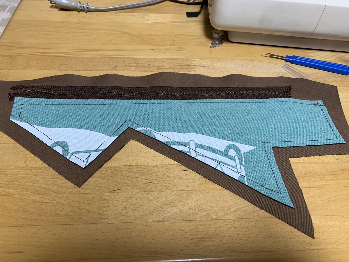 大容量でおしゃれ。足に当たらない自作フレームバッグをGRAILに装着 