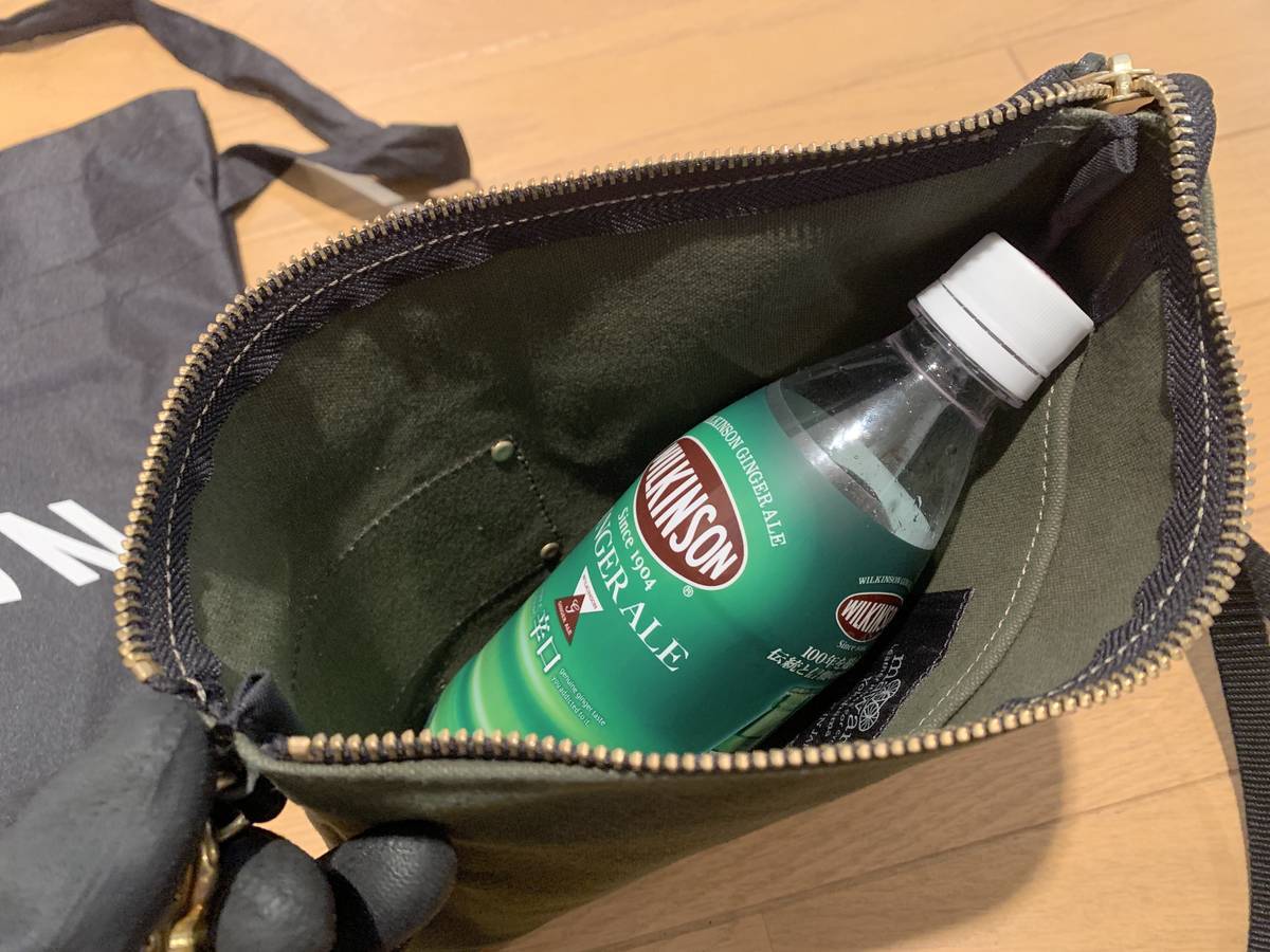 ペットボトル　サコッシュ