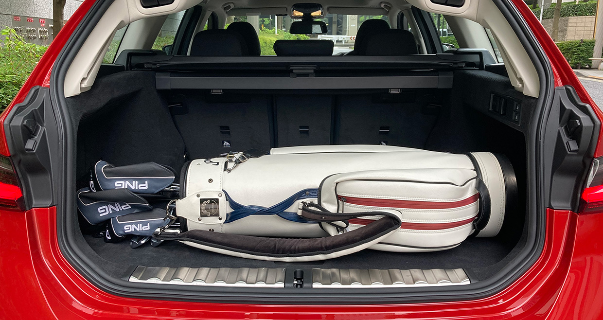 人気「3シリーズ」のキャディバッグ積載量は？ BMW「318i ツーリング