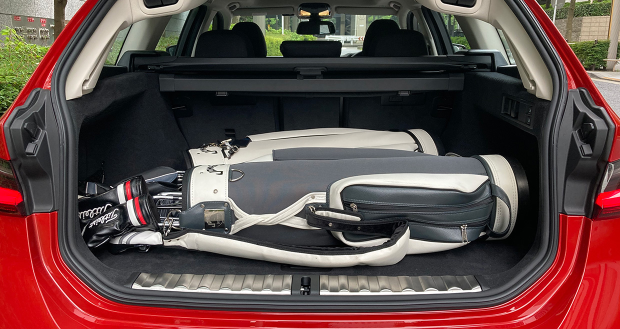 人気「3シリーズ」のキャディバッグ積載量は？ BMW「318i ツーリング