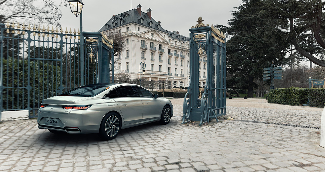 ブランドの個性がギンギンに伝わる高級サルーン「DS 9 ピュアテック