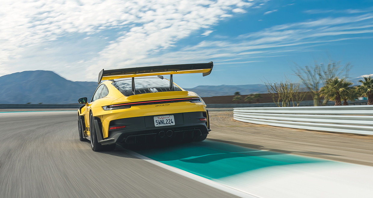 究極のポルシェ「911 GT3 RS」に垣間見る純レーシングの世界 - BRUDER