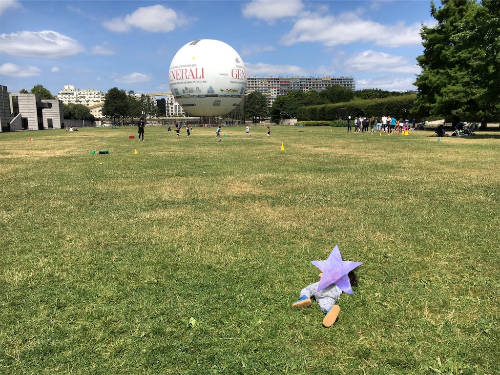 パリ 15区 走ったり遊具も水遊びも アンドレ シトロエン公園 パリ 東京でモンテッソーリな子育て