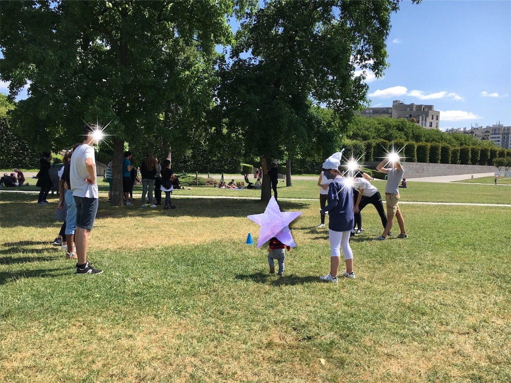 パリ 15区 走ったり遊具も水遊びも アンドレ シトロエン公園 パリ 東京でモンテッソーリな子育て