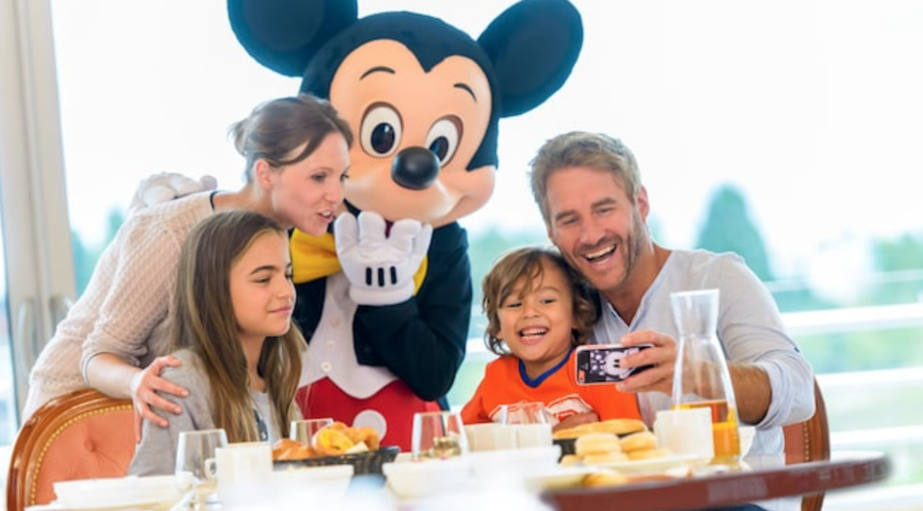 ディズニーランド パリ キャラクターダイニング一覧と予約方法 パリ 東京でモンテッソーリな子育て
