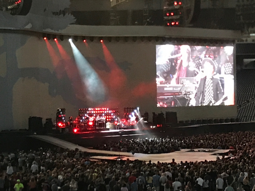 U2の The Joshua Tree Tour 17 を観てきた 9 3 Ford Field Small Talk