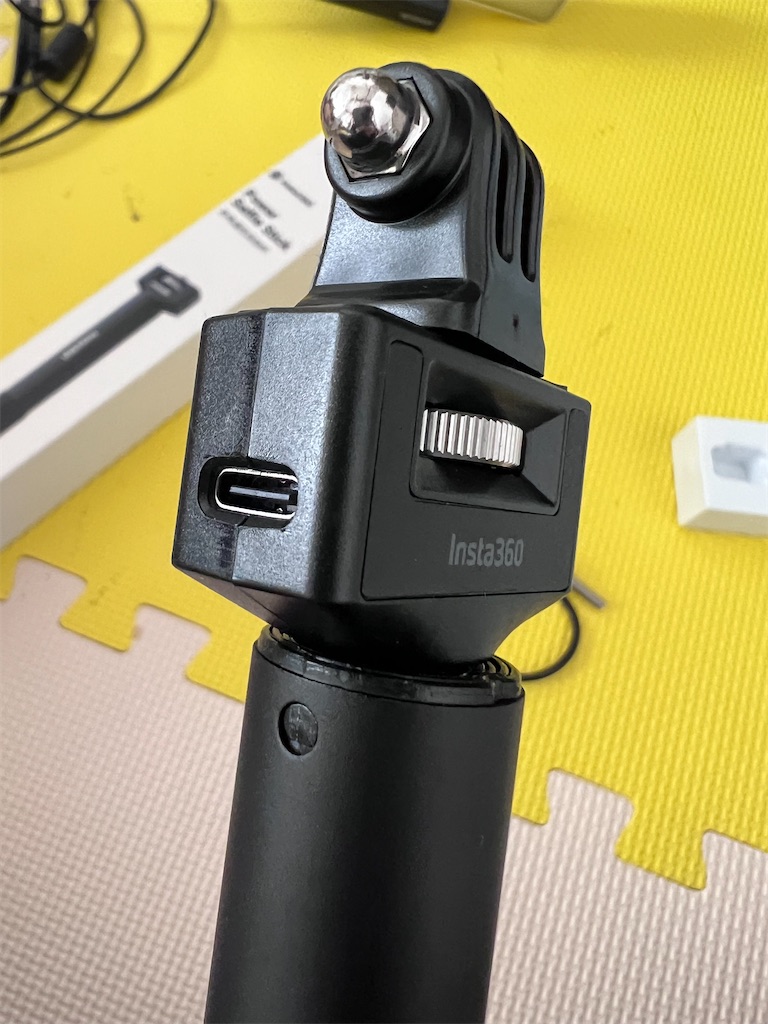 Insta360】充電式見えない自撮り棒を手に入れたぞ!タッチも軽く Insta360】充電式見えない自撮り棒を手に入れたぞ!タッチも軽く