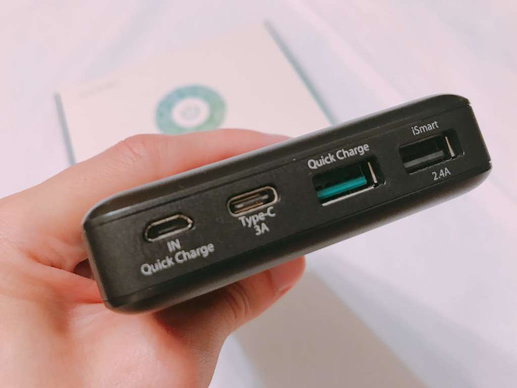 ravpower20100mAhモバイルバッテリー側面