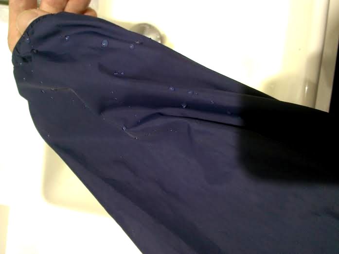 モンベルのウインドブラストパーカの撥水性