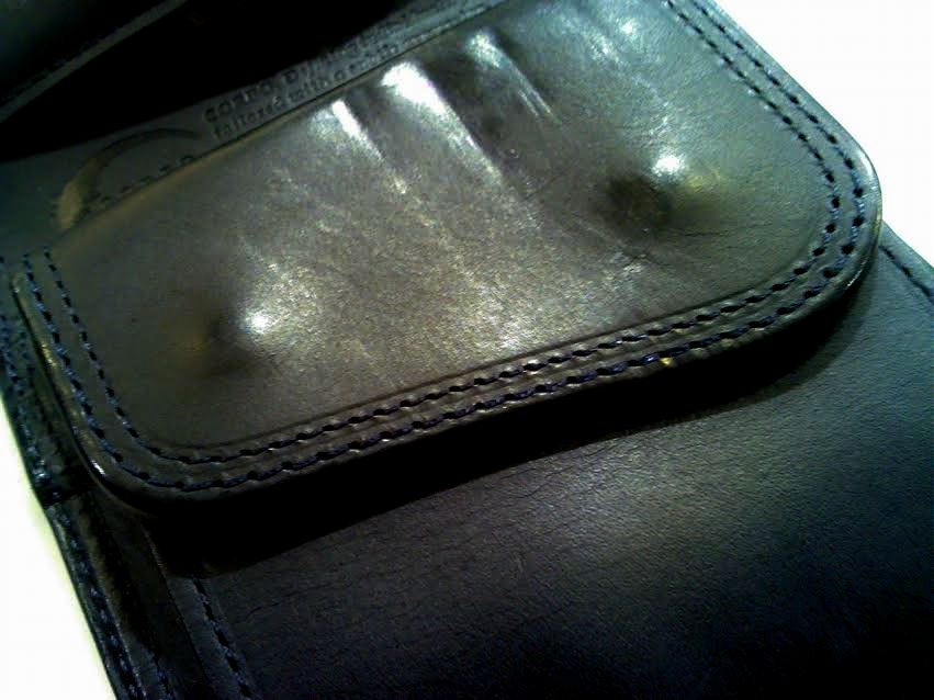 corbo. slateの二つ折り財布