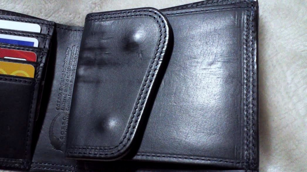 corbo. slateの二つ折財布