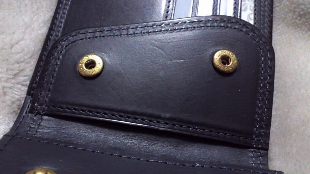 corbo. slateの二つ折財布