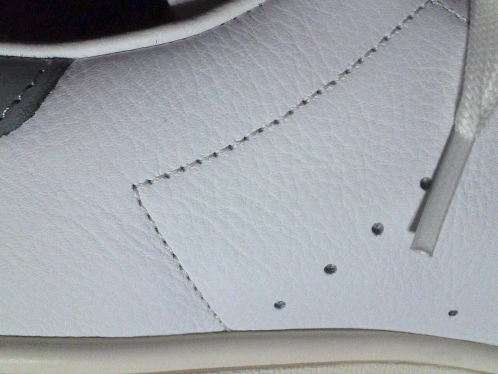 adidas stan smithの革質