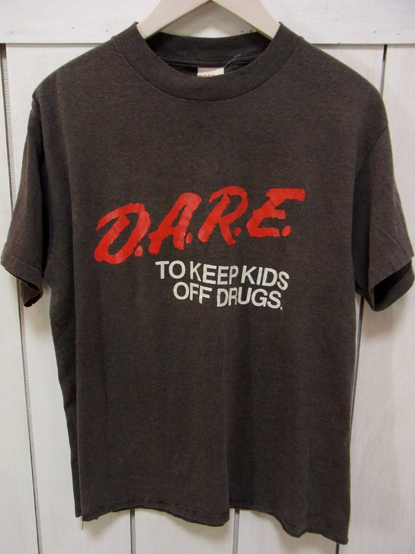 d.a.r.e. tシャツ