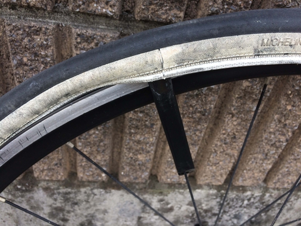 クロスバイクのタイヤ交換
