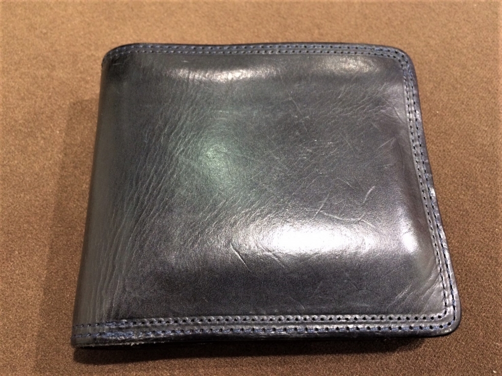 corbo. slateの二つ折り財布