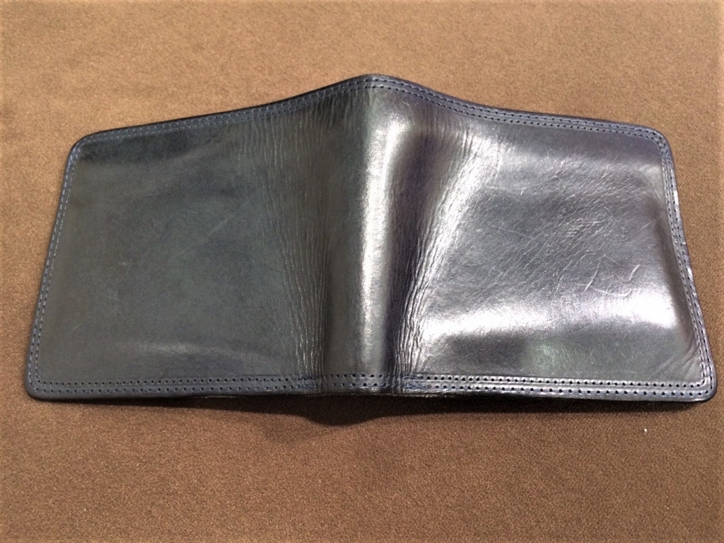 corbo. slateの二つ折り財布