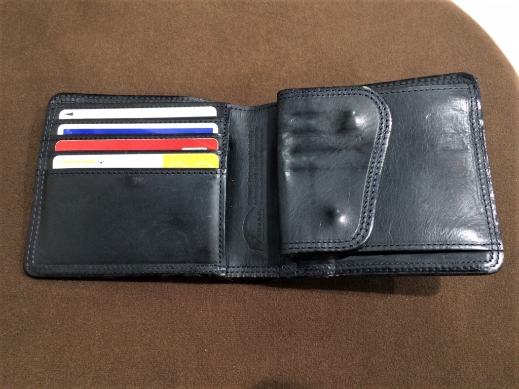 corbo. slateの二つ折り財布