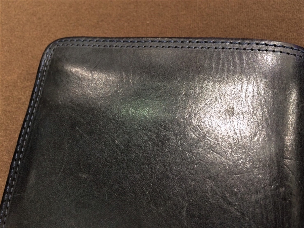 corbo. slateの二つ折り財布