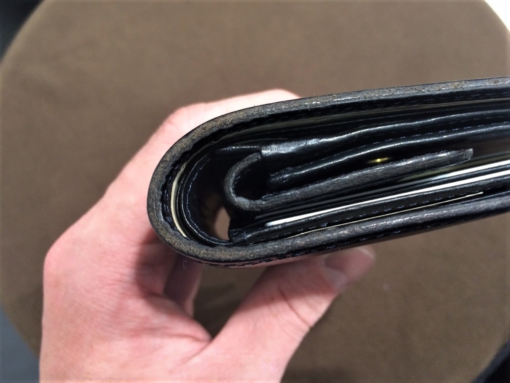 corbo. slateの二つ折り財布