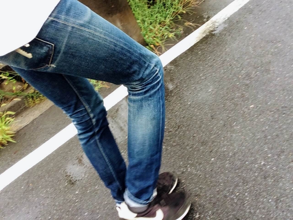 雨の日に穿くAPCプチニュースタンダード