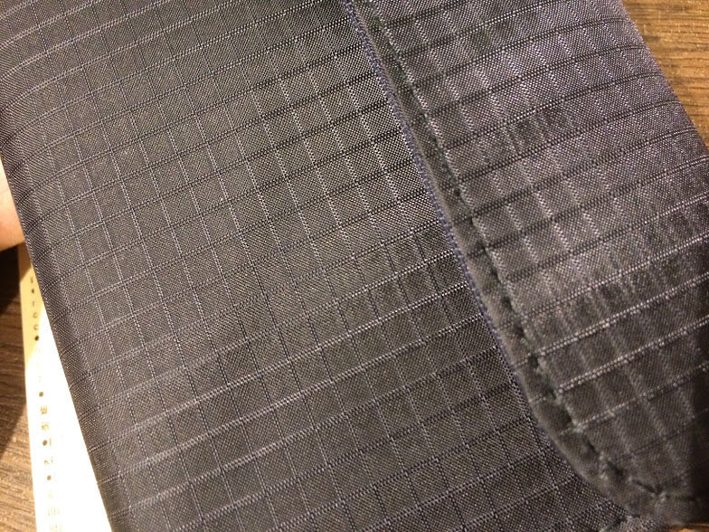 無印良品のトラベル用ウォレットのパラグライダークロス