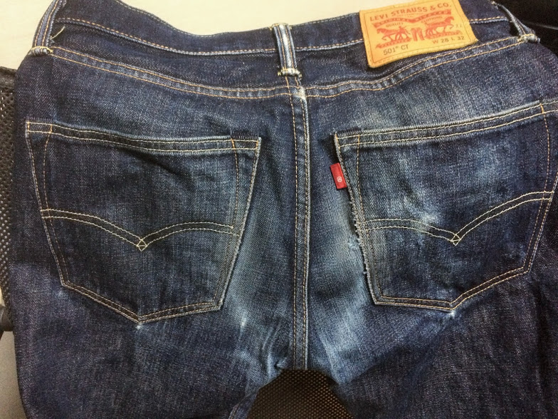 4度の洗濯を経た501CTのケツの色落ち