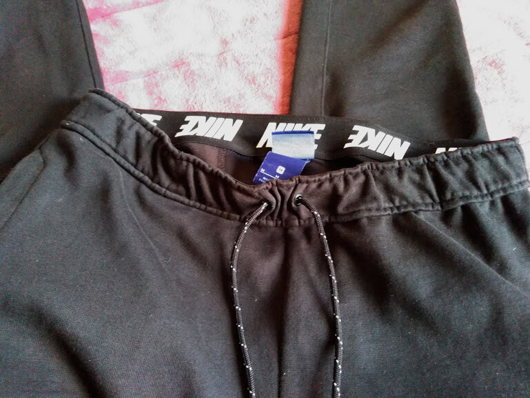 ナイキのジャージパンツ