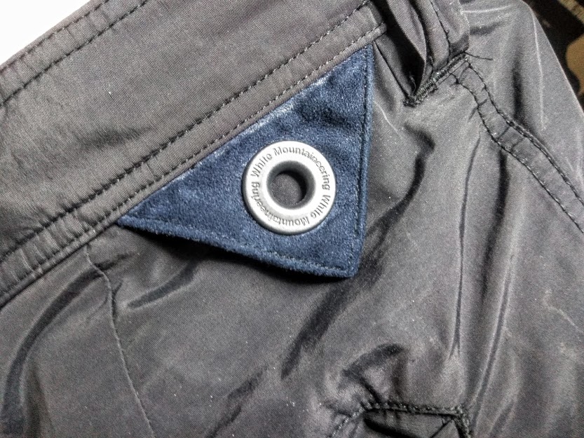 White Mountaineeringのアンクルパンツ
