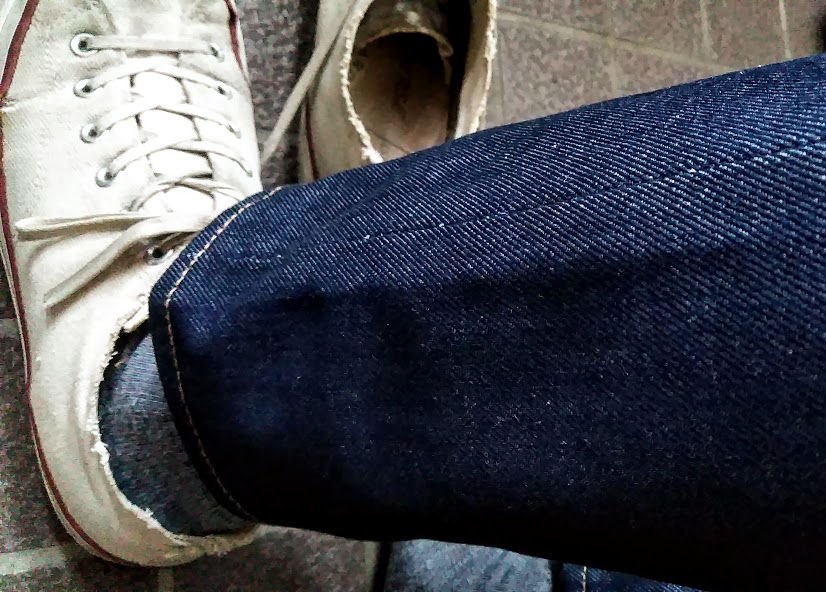 リジッドのジーンズのたたみジワ