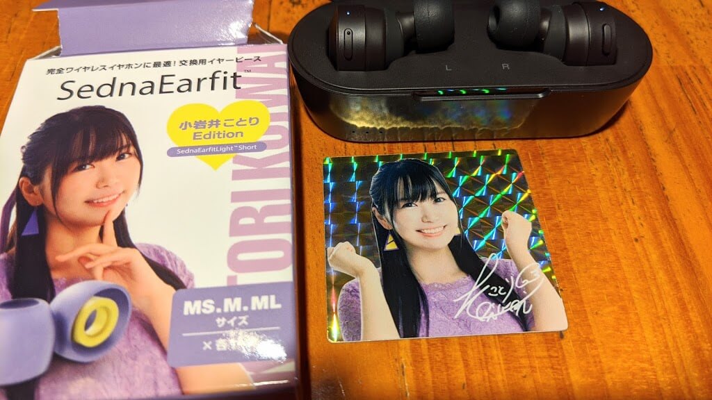 SednaEarfit light shortの小岩井ことりエディション付属のステッカー