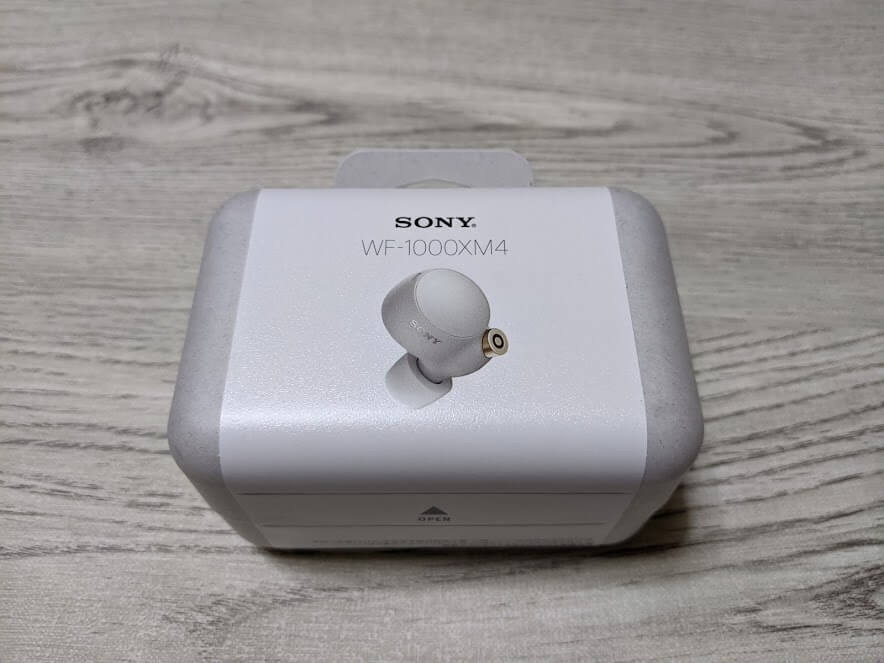  WF-1000XM4のパッケージ