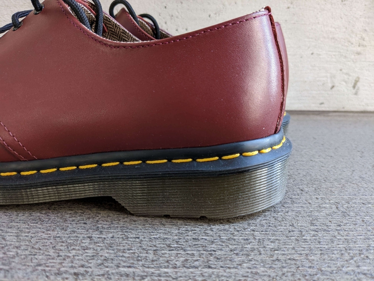 ドクターマーチンの3ホールチェリーレッド