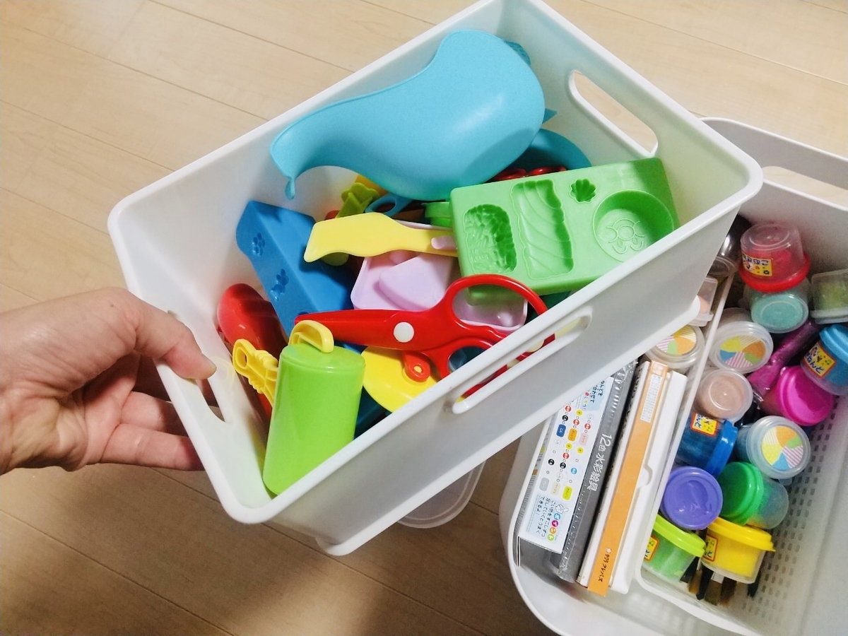 ねんどの収納と保管場所 冷蔵庫上の収納には無印の柔らかポリエチレンケースがちょうどいい Gu Gu Life